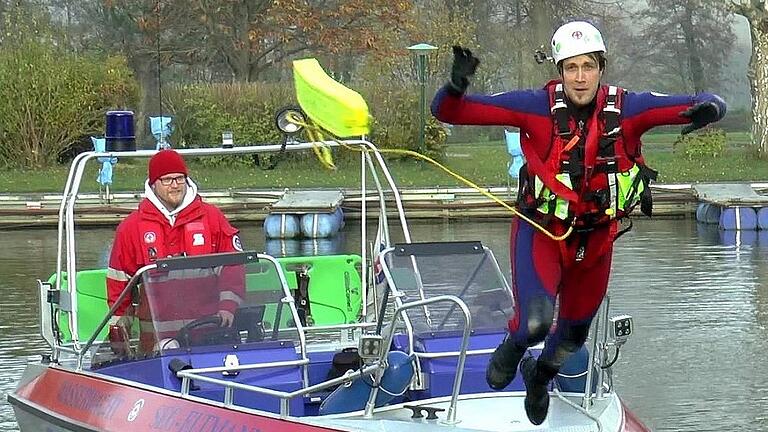 Rettungsschwimmer Sebastian Groß sprang sofort ins Wasser, als er die leblose Person entdeckte.