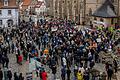 Zu einer Kundgebung auf dem Marktplatz in Gerolzhofen unter dem Motto 'Nie wieder ist jetzt! Gemeinsam gegen Rechtsextremismus' kamen nach Veranstalterangaben rund 600 Menschen. Die Polizei nannte rund 400 Teilnehmende.