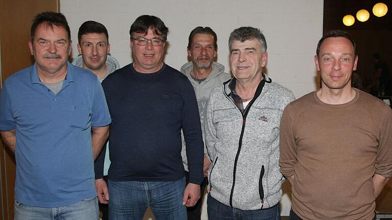 Sie führen auch weiter den TSV Sulzfeld (von links): Holger Lederer, Daniel Hack, Karl-Heinz Zehnder, Dieter Nagel, Roland Süßmeier und Bernd Hering. Sie führen auch weiter den TSV Sulzfeld (von links): Holger Lederer, Daniel Hack, Karl-Heinz Zehnder, Dieter Nagel, Roland Süßmeier und Bernd Hering.