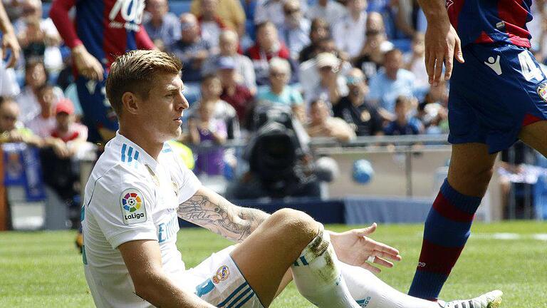 Formtief - Toni Kroos steckt mit Real Madrid in der Krise. Formtief - Toni Kroos steckt mit Real Madrid in der Krise.