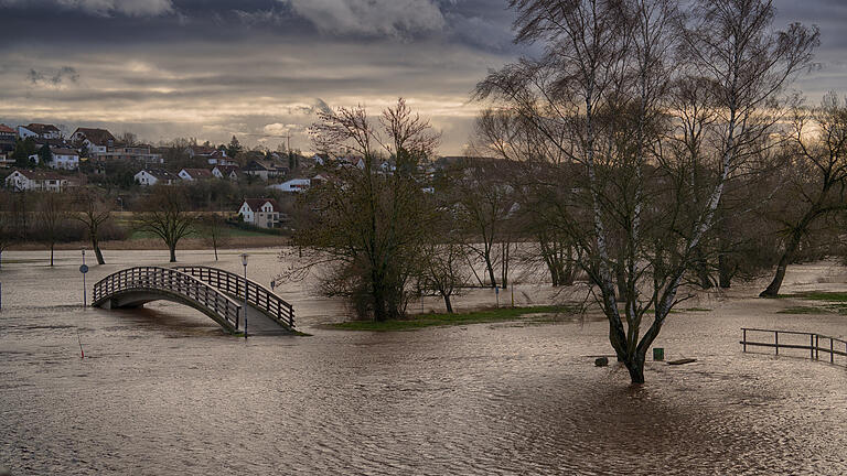 Land unter an Brend und Saale von Bad Neustadt (Lkr. Rhön-Grabfeld). Land unter an Brend und Saale von Bad Neustadt (Lkr. Rhön-Grabfeld).