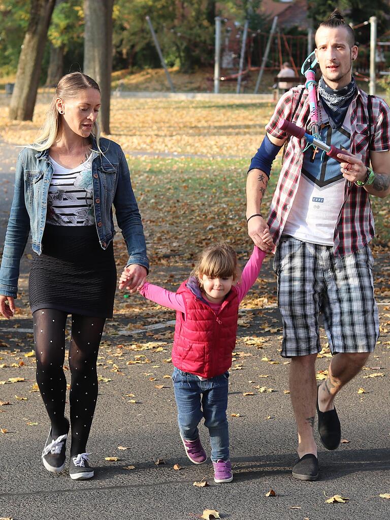 Einfach mal die Sorgen vergessen: das geht für die Familie am besten auf dem Spielplatz.