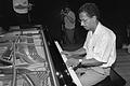 Keith Jarrett       -  Keith Jarrett, hier zu sehen bei einem anderen Auftritt in der niedersächsischen Stadt Uelzen im Jahr 1989.