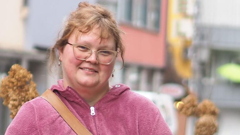 Bianca Hofmann schaut die 'Fastnacht in Franken', seit sie sich erinnern kann – und liebt sie bis heute. Bianca Hofmann schaut die 'Fastnacht in Franken', seit sie sich erinnern kann – und liebt sie bis heute.