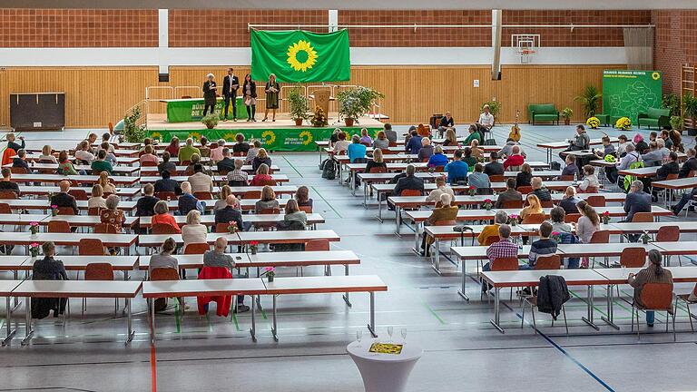 Rund 120 Menschen besuchten den Jahresempfang der Grünen von Stadt und Landkreis in der Erasmus-Neustetter-Halle in Rottendorf. Rund 120 Menschen besuchten den Jahresempfang der Grünen von Stadt und Landkreis in der Erasmus-Neustetter-Halle in Rottendorf.