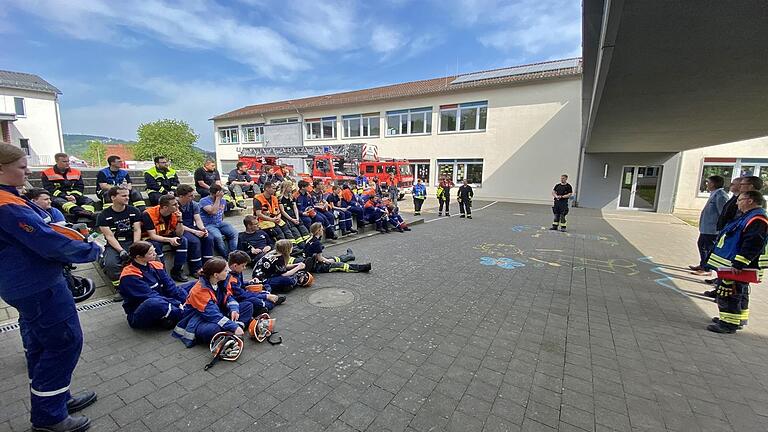 Bürgermeister Michael Kastl und Kreisbrandmeister Alexander Frey waren als Beobachter bei der Einsatzübung an der Grund- und Mittelschule in Münnerstadt. - Bürgermeister Michael Kastl und Kreisbrandmeister Alexander Frey waren als Beobachter bei der Einsatzübung an der Grund- und Mittelschule in Münnerstadt. Bürgermeister Michael Kastl und Kreisbrandmeister Alexander Frey waren als Beobachter bei der Einsatzübung an der Grund- und Mittelschule in Münnerstadt. - Bürgermeister Michael Kastl und Kreisbrandmeister Alexander Frey waren als Beobachter bei der Einsatzübung an der Grund- und Mittelschule in Münnerstadt.