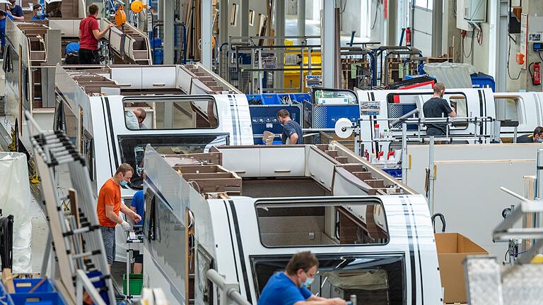 Wohnmobilhersteller       -  Obwohl die Nachfrage hoch ist, musste der Wohnwagen- und Wohnmobilhersteller Knaus Tabbert seine Prognose erneut kürzen. (Archivbild)