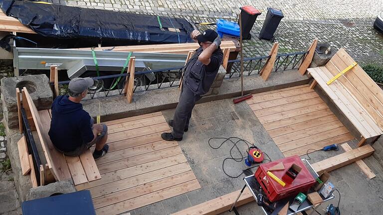 Beim Umbau der Terrasse gab es viel zu tun. Für zusätzlichen Aufwand sorgten die Denkmalschutz-Vorschriften. Beim Umbau der Terrasse gab es viel zu tun. Für zusätzlichen Aufwand sorgten die Denkmalschutz-Vorschriften.