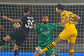 Frank Augstein, dpa, Hummels.jpg       -  Das Tor ins Glück: Mats Hummels köpft zur 1:0-Führung gegen Paris Saint-Germain ein.