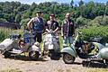 Karsten Steffen (von links), Alexander Krämer und Rocco Ciraci sind stolz auf ihre Vespas, die sie restauriert und in den Originalzustand versetzt haben. Zusammen mit insgesamt 16 Männern und Frauen gehören sie dem Vespa-Club Main-Spessart an. Neue Mitglieder sind willkommen.