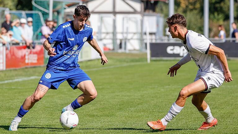 Tim Herbert (links) vom Würzburger FV führt den Ball gegen Kurt Pestel vom FC Ingolstadt II. Gegen die Drittliga-Reserve endete für die Nullvierer eine Serie von sieben ungeschlagenen Spielen. An diesem Samstag ist der WFV beim formstarken SV Fortuna Regensburg gefordert. Tim Herbert (links) vom Würzburger FV führt den Ball gegen Kurt Pestel vom FC Ingolstadt II. Gegen die Drittliga-Reserve endete für die Nullvierer eine Serie von sieben ungeschlagenen Spielen. An diesem Samstag ist der WFV beim formstarken SV Fortuna Regensburg gefordert.