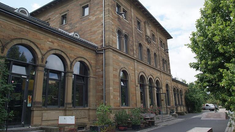 Das Jugendkulturzentrum Stattbahnhof, in dem zahlreiche Punk- und Hardcore-Konzerte stattfinden, ist im Moment wegen der Coronavirus-Krise wie alle anderen Kultureinrichtungen geschlossen. Das Jugendkulturzentrum Stattbahnhof, in dem zahlreiche Punk- und Hardcore-Konzerte stattfinden, ist im Moment wegen der Coronavirus-Krise wie alle anderen Kultureinrichtungen geschlossen.