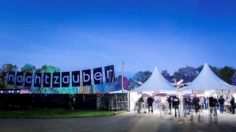 Lockte vor der Corona-Pandemie Tausende von Besuchern an: Der 'Nachtzauber' des Vereins [project+] auf dem Festplatz am Brügel in Bad Königshofen.