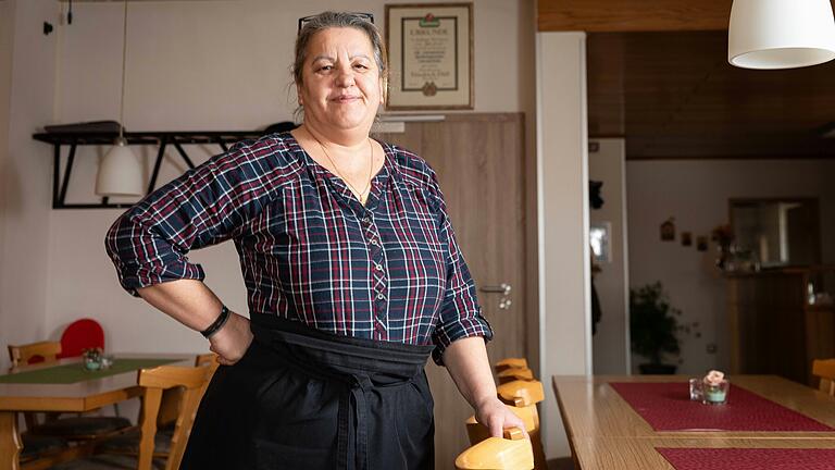 Georgia Spiridis, Inhaberin des Lokals 'Der Grieche', wird die Geburtstagsfeiern und Vereinsaktivitäten in ihrem Lokal vermissen. Georgia Spiridis, Inhaberin des Lokals 'Der Grieche', wird die Geburtstagsfeiern und Vereinsaktivitäten in ihrem Lokal vermissen.