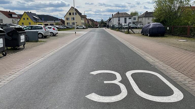 Die Marktheidenfelder Friedensstraße wird nicht zur Fahrradstraße. Eine knappe Mehrheit im Stadtrat ist dagegen.