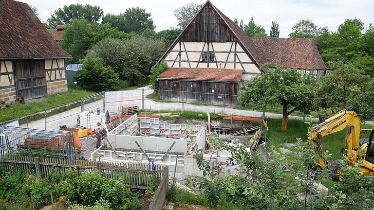 Viel Zeit benötigte die Vorbereitung des Untergrunds, auf dem die Synagoge wieder aufgebaut wird. Viel Zeit benötigte die Vorbereitung des Untergrunds, auf dem die Synagoge wieder aufgebaut wird.