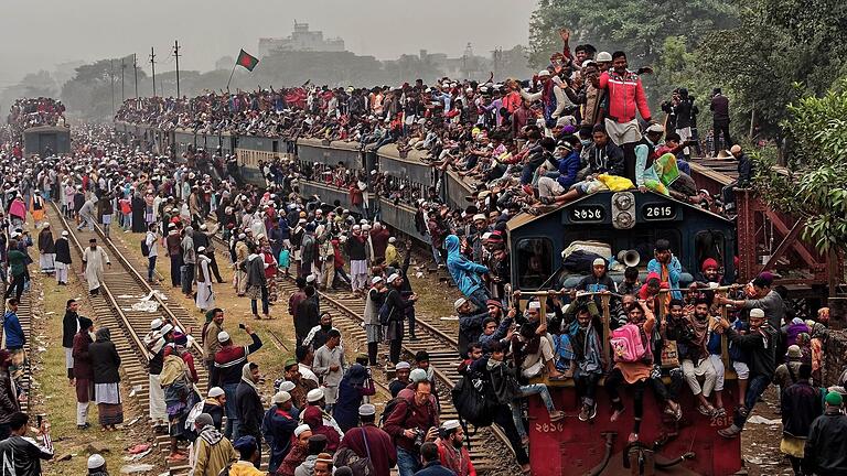 To go home: Auf einem Bahnhof in Bangladesch entstand dieses eindrucksvolle exotische Bild. 160 Annahmen und 48 Auszeichnungen bekam Nöth dafür.       -  To go home: Auf einem Bahnhof in Bangladesch entstand dieses eindrucksvolle exotische Bild. 160 Annahmen und 48 Auszeichnungen bekam Nöth dafür.