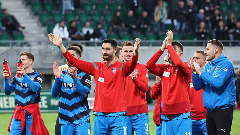 SpVgg Greuther Fürth - 1. FC Heidenheim       -  Heidenheims Tim Kleindienst (Mitte) ist aktuell bester Torschütze der 2. Liga und einer der Gründe dafür, warum sein Klub vor dem Aufstieg in die Bundesliga steht.