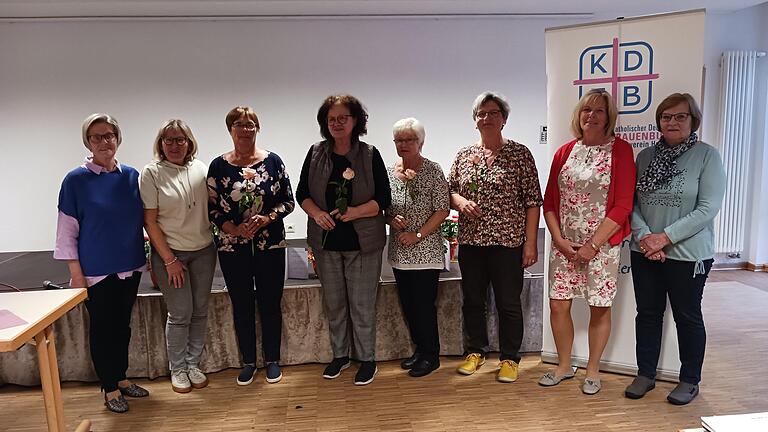 Der neugewählte Vorstand des Kath. Frauenbundes Haßfurt von links: Rosi Eck, Christine Hofmann, Marianne Kocian, Johanna Wolf, Doris Jüngling, Lissy Stegner, Petra Frosch, Rosi Waldvogel. Auf dem Foto fehlen Petra Reitz und Christiane Hofmann.