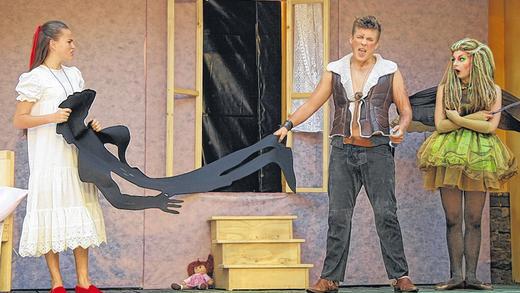 Im Kinderzimmer: Peter Pan will seinen Schatten zurück. Im Kinderzimmer: Peter Pan will seinen Schatten zurück.