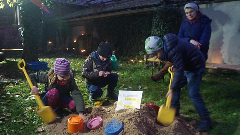 Schatzsucher bei der Kinderweihnacht in Prichsenstadt.