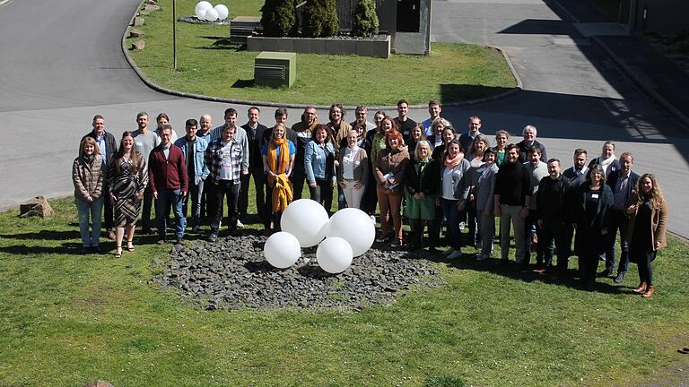 Erinnerungsfoto: Die Allianzmanagerinnen und Allianzmanager von 28 unterfränkischen Allianzen hatten sich mit Vertretern des Amts für Ländliche Entwicklung Unterfranken beim ILE-Netzwerktreffen zum Gedanken- und Erfahrungsaustausch getroffen.