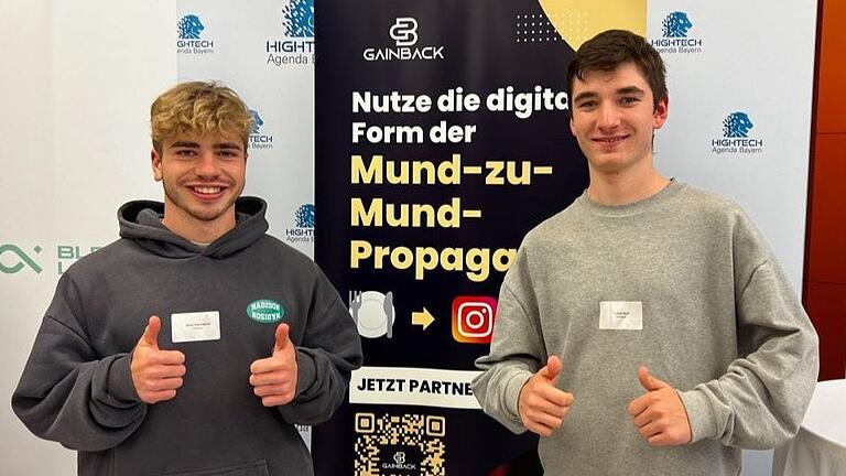 Jakob Hebenstreit (links) aus Traustadt entwickelt mit Lorenz Wolf aus Falkenstein eine App, die die Gastronomie unterstützen soll.