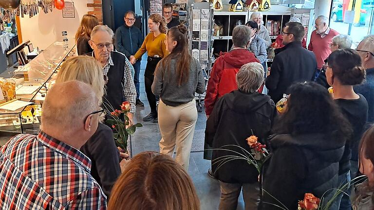 Großer Empfang: Die Überraschung für Bäckermeisterin Johanna Lenhardt war perfekt. Im Mühlencafé Oberelsbach warteten viele Freunde und Bekannte, um Deutschlands beste Bäckermeisterin zu begrüßen.