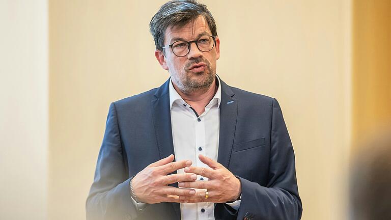 Der Ausbau der Ganztagsbetreuung stockt laut Bürgermeister Knahn, weil die Gemeinde nach wie vor auf Antwort seitens der Regierung von Unterfranken wartet. Der Ausbau der Ganztagsbetreuung stockt laut Bürgermeister Knahn, weil die Gemeinde nach wie vor auf Antwort seitens der Regierung von Unterfranken wartet. 