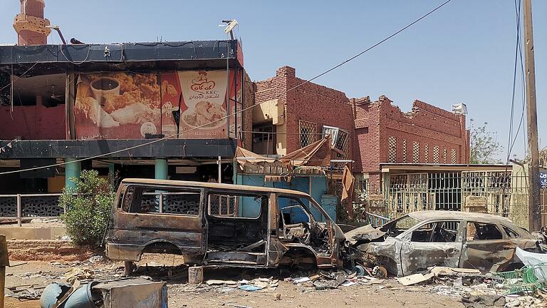 Konflikt im Sudan.jpeg       -  Dieses Foto zeigt einen zerstörten Markt in Omdurman, nahe der sudanesischen Hauptstadt Karthum. Wer im blutigen Bürgerkrieg die Oberhand behält, scheint völlig offen zu sein.