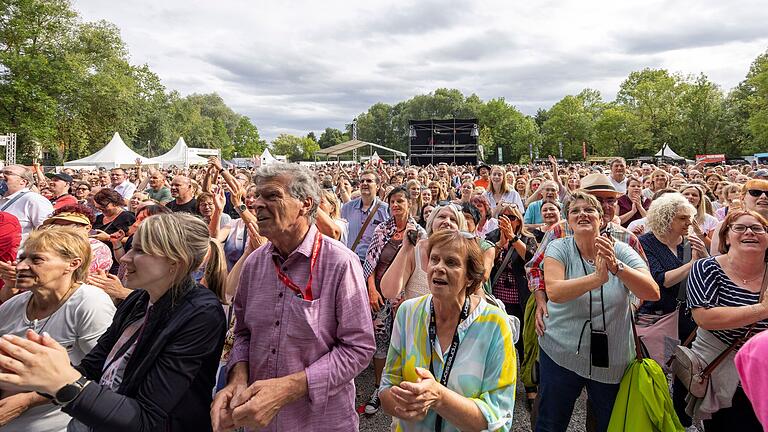 Gebanntes Publikum beim Streutal-Festival: Tausende Fans bevölkerten am 23. Juli beim Schlager-Marathon XXL die Streuwiese in Mellrichstadt. Gebanntes Publikum beim Streutal-Festival: Tausende Fans bevölkerten am 23. Juli beim Schlager-Marathon XXL die Streuwiese in Mellrichstadt.