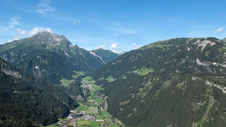 Zillertal - Die Bergrettung von Mayrhofen im Zillertal rückte aus, um die Jugendlichen in Sicherheit zu bringen. (Foto: Archiv) Zillertal - Die Bergrettung von Mayrhofen im Zillertal rückte aus, um die Jugendlichen in Sicherheit zu bringen. (Foto: Archiv)