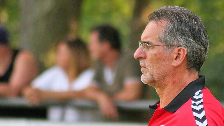 Ein Mann mit besonderen Zielen: Ernst Gehling achtet als Coach der dritten Turner-Mannschaft vor allem auf ein gutes Miteinander. Ein Mann mit besonderen Zielen: Ernst Gehling achtet als Coach der dritten Turner-Mannschaft vor allem auf ein gutes Miteinander.