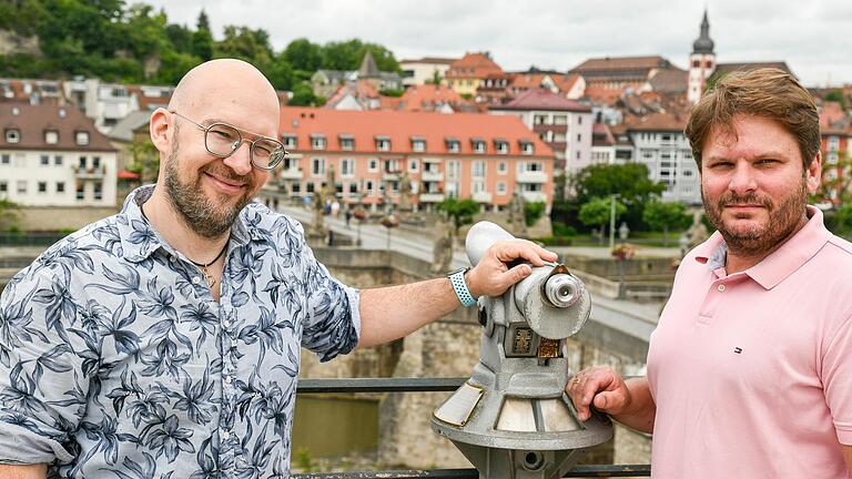 Blick über die Stadt: TV-Koch Benedikt Faust (links) übernimmt gemeinsam mit Frank Knüpfing (Airport/Odeon) das Café im Wöhrl.