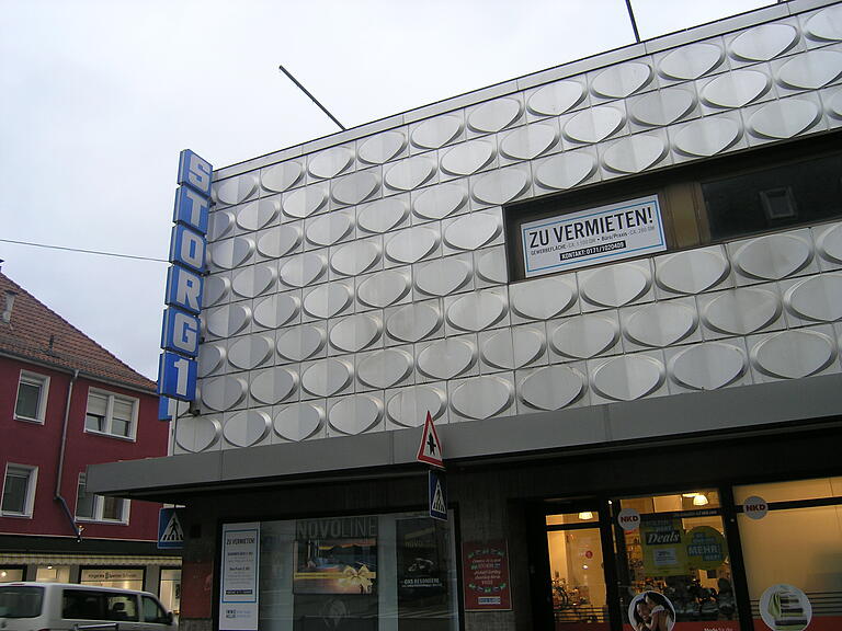 So präsentiert sich das ehemalige Kitzinger Kaufhaus Storg heute. Besitzer und Immobilienunternehmer Wolfgang Rosentritt will es umbauen. So präsentiert sich das ehemalige Kitzinger Kaufhaus Storg heute. Besitzer und Immobilienunternehmer Wolfgang Rosentritt will es umbauen.