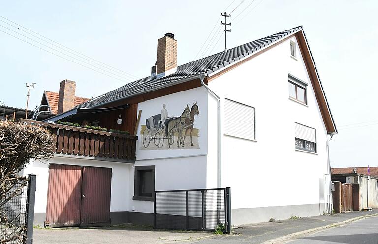Das Eckhaus in der Eckartshofer Straße 7: Hier wurde 1928 Dr. Ruth Westheimer geboren. Das Eckhaus in der Eckartshofer Straße 7: Hier wurde 1928 Dr. Ruth Westheimer geboren.