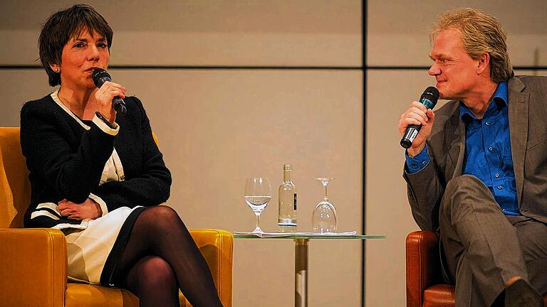 Was die Körperhaltung alles verrät: Margot Käßmann hatte offenbar wenig Lust auf das Gespräch mit Holger Laschka. Was die Körperhaltung alles verrät: Margot Käßmann hatte offenbar wenig Lust auf das Gespräch mit Holger Laschka.