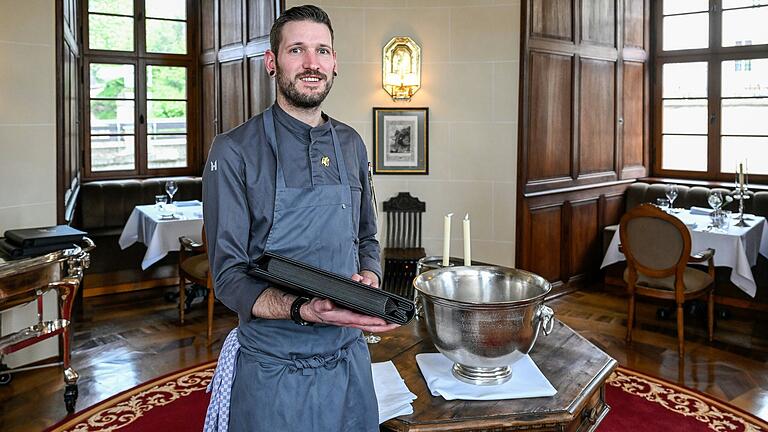 Sternekoch Steffen Szabo bringt die Menü-Karte. Sternekoch Steffen Szabo bringt die Menü-Karte.