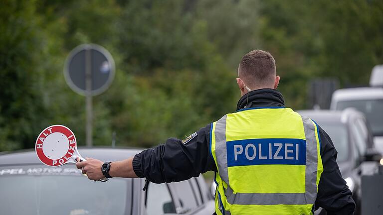 Grenzkontrollen in Deutschland       -  Inzwischen gibt es stationäre Kontrollen an allen deutschen Landgrenzen.