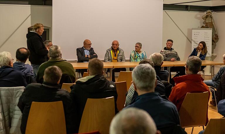 Podiumsdiskusion im Kulturarsenal 'Alte Därre' in Bad Königshofen. 'Es war einmal - die DDR'. Podiumsdiskusion im Kulturarsenal 'Alte Därre' in Bad Königshofen. 'Es war einmal - die DDR'.