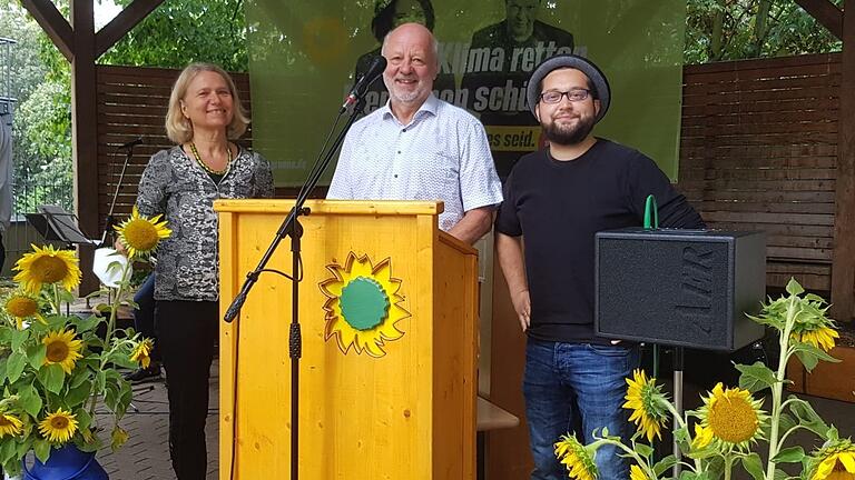 Klima-Frühschoppen (von links): Ursula Sowa (MdL), Hans-Josef Fell (MdB a. D.) und Nicolas Lommatzsch (Direktkandidat zur Bundestagswahl&nbsp;im Wahlkreis Schweinfurt-Kitzingen).