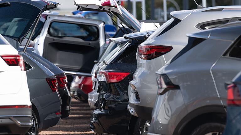 Autohandel       -  Der Handel mit Fahrzeugen macht weniger Umsatz (Archivbild).