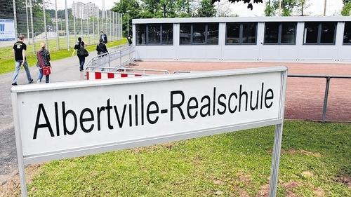 In der Albertville-Realschule in Winnenden findet der Unterricht seit Montag in 165 Containern statt. In der Albertville-Realschule in Winnenden findet der Unterricht seit Montag in 165 Containern statt.