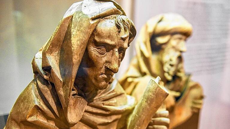 Die Propheten-Büsten des Michel Erhart aus Ulm um 1490 weisen klar in Richtung Riemenschneider.