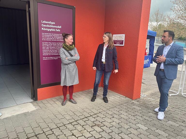von links nach rechts: Petra Wolters, Ursula Schneider, Bürgermeister Michael Werner
