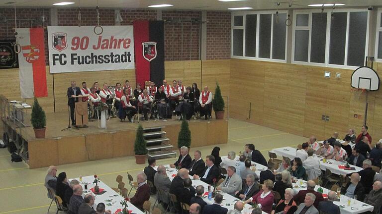 Sein 90. Stiftungsfest konnte der FC Fuchsstadt in der neugestalteten Mehrzweckhalle feiern. Winfried Ehling - Sein 90. Stiftungsfest konnte der FC Fuchsstadt in der neugestalteten Mehrzweckhalle feiern. Winfried Ehling Sein 90. Stiftungsfest konnte der FC Fuchsstadt in der neugestalteten Mehrzweckhalle feiern. Winfried Ehling - Sein 90. Stiftungsfest konnte der FC Fuchsstadt in der neugestalteten Mehrzweckhalle feiern. Winfried Ehling