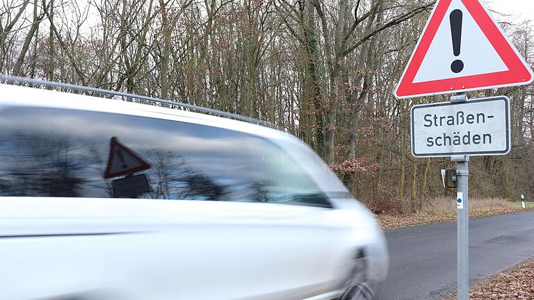 Wie kaputt sind die Kreisstraßen im Landkreis Kitzingen wirklich? Dieser Frage wollten wir mit einem groß angelegten Test selbst nachgehen.&nbsp;