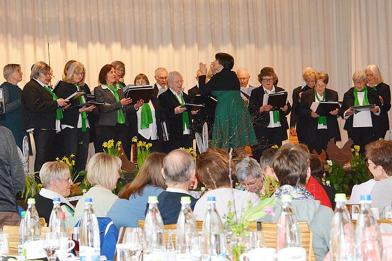 Musikalisch gestaltet wurde der Landfrauentag in der Frankentherme Bad Königshofen vom 'Agrabella-Chor' unter der Leitung von Sonja Rahm. Musikalisch gestaltet wurde der Landfrauentag in der Frankentherme Bad Königshofen vom 'Agrabella-Chor' unter der Leitung von Sonja Rahm.