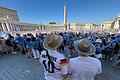 Ministranten-Wallfahrt 2024       -  Warten auf Papst Franziskus auf dem Petersplatz