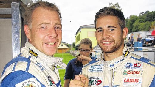 Flotte Familie: Uwe (links) und Junior Georg Lang waren in Eichenbühl schnell unterwegs. Flotte Familie: Uwe (links) und Junior Georg Lang waren in Eichenbühl schnell unterwegs.